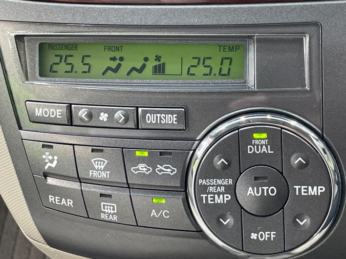 2011 Toyota Estima DBA-ACR50W (UW-6a0d25596a6fa)[18]