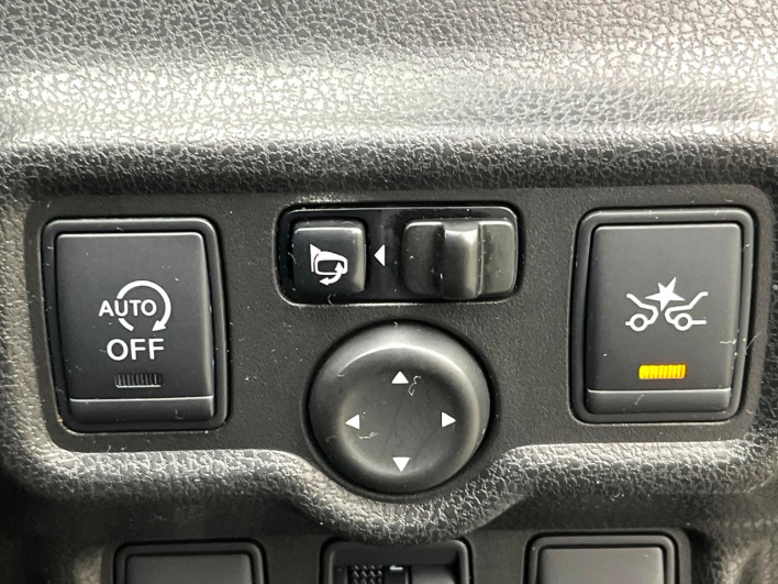 2014 Nissan Note DBA-E12 (UW-6a0d25b545bc0)[9]