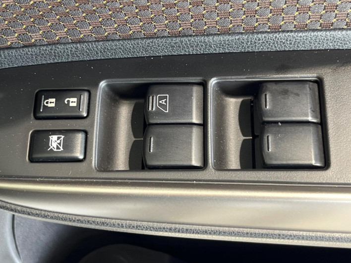 2015 Nissan Note DBA-E12 (UW-6a0d25b70e1ff)[24]
