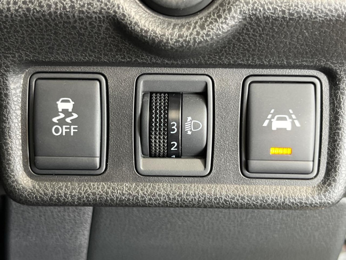 2015 Nissan Note DBA-E12 (UW-6a0d25b70e1ff)[20]