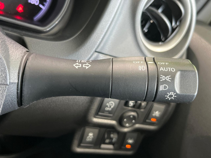 2015 Nissan Note DBA-E12 (UW-6a0d25b70e1ff)[17]