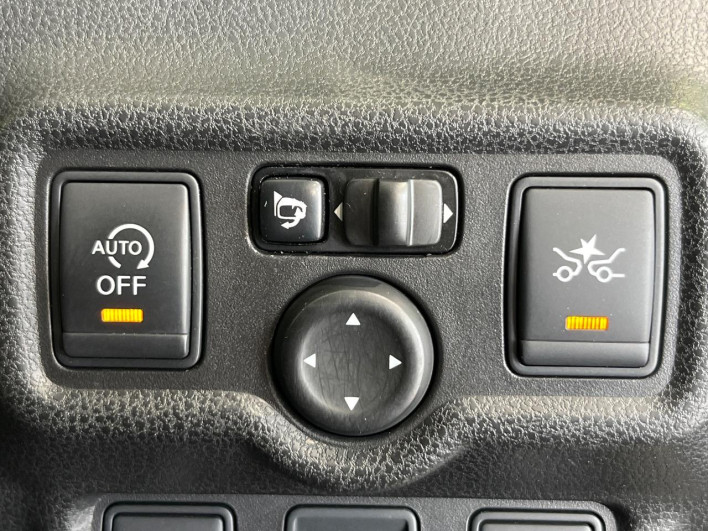 2015 Nissan Note DBA-E12 (UW-6a0d25b70e1ff)[19]