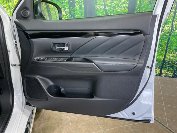 2018 Mitsubishi OUTLANDER PHEV 5LA-GG3W (UW-6a0d25cdcf124)[19]