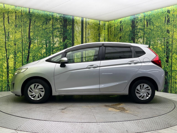 2014 Honda Fit DBA-GK3 (UW-6a0d25d04b2df)[28]