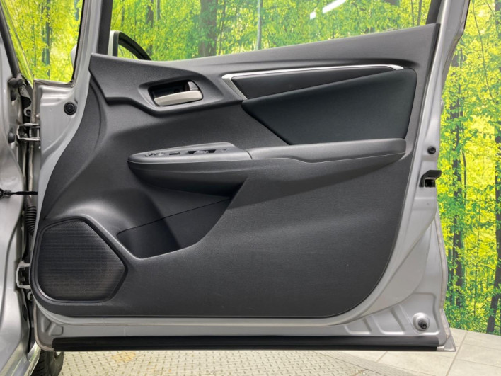 2014 Honda Fit DBA-GK3 (UW-6a0d25d04b2df)[25]
