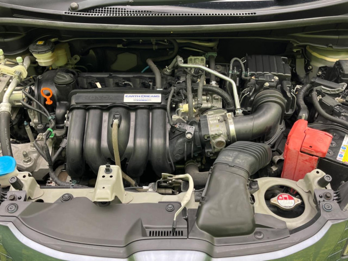 2014 Honda Fit DBA-GK3 (UW-6a0d25d04b2df)[6]