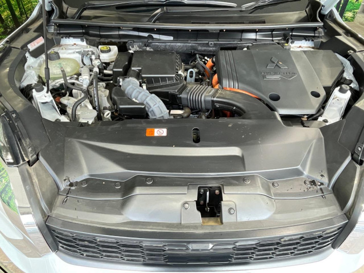 2022 Mitsubishi OUTLANDER PHEV 5LA-GN0W (UW-6a0d25d13e622)[4]