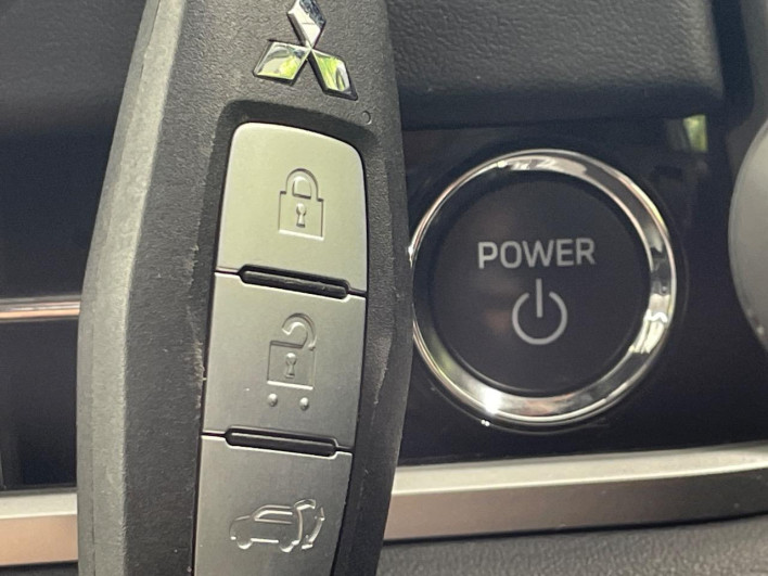 2022 Mitsubishi OUTLANDER PHEV 5LA-GN0W (UW-6a0d25d13e622)[18]