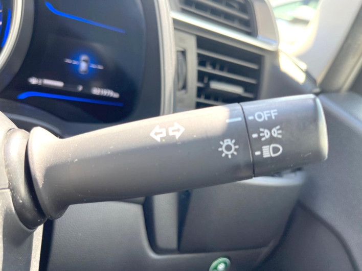 2014 Honda Fit Hybrid DAA-GP5 (UW-6a0d25d4312b7)[25]