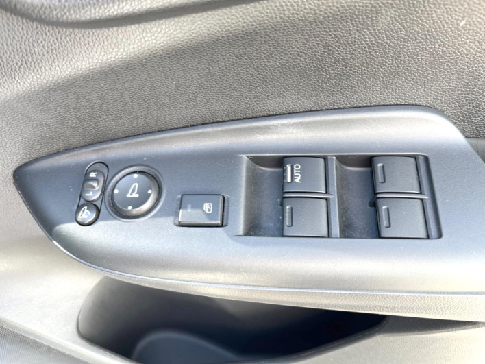 2014 Honda Fit Hybrid DAA-GP5 (UW-6a0d25d4312b7)[19]