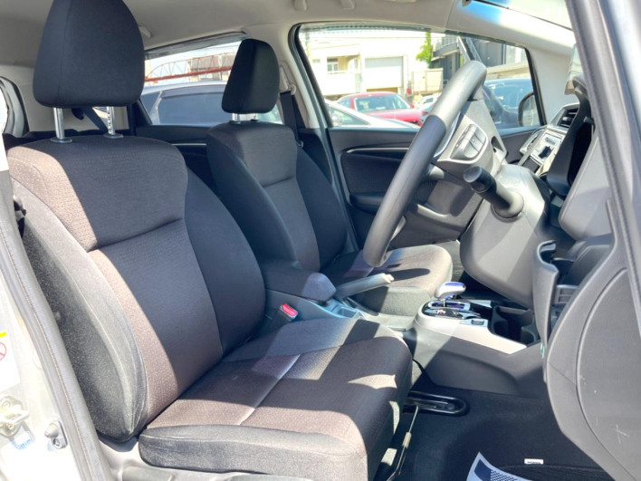 2014 Honda Fit Hybrid DAA-GP5 (UW-6a0d25d4312b7)[12]
