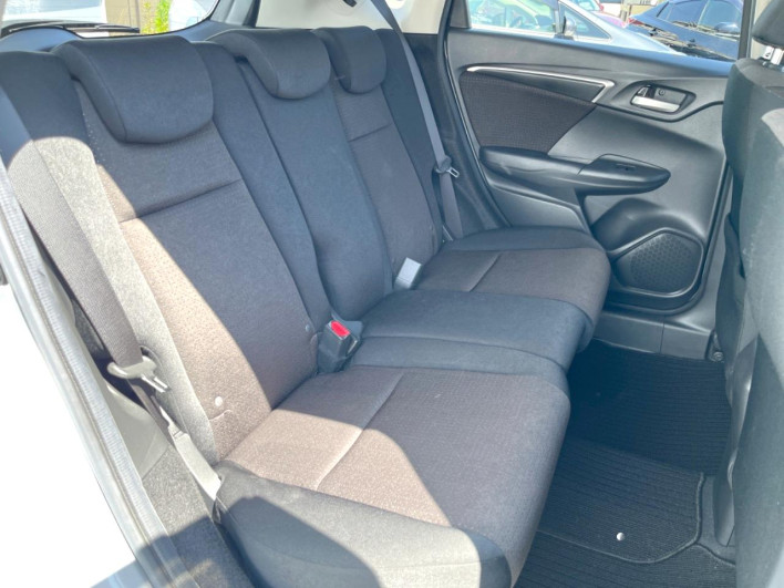 2014 Honda Fit Hybrid DAA-GP5 (UW-6a0d25d4312b7)[13]
