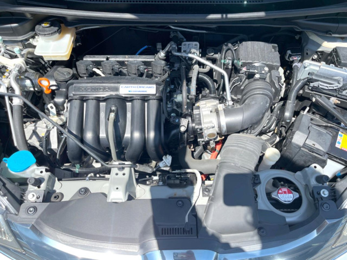 2014 Honda Fit Hybrid DAA-GP5 (UW-6a0d25d4312b7)[4]
