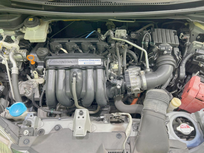 2014 Honda Fit Hybrid DAA-GP5 (UW-6a0d25d4cf56b)[4]