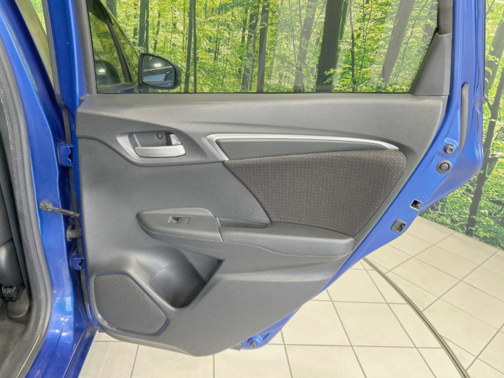 2014 Honda Fit Hybrid DAA-GP5 (UW-6a0d25d4cf56b)[23]