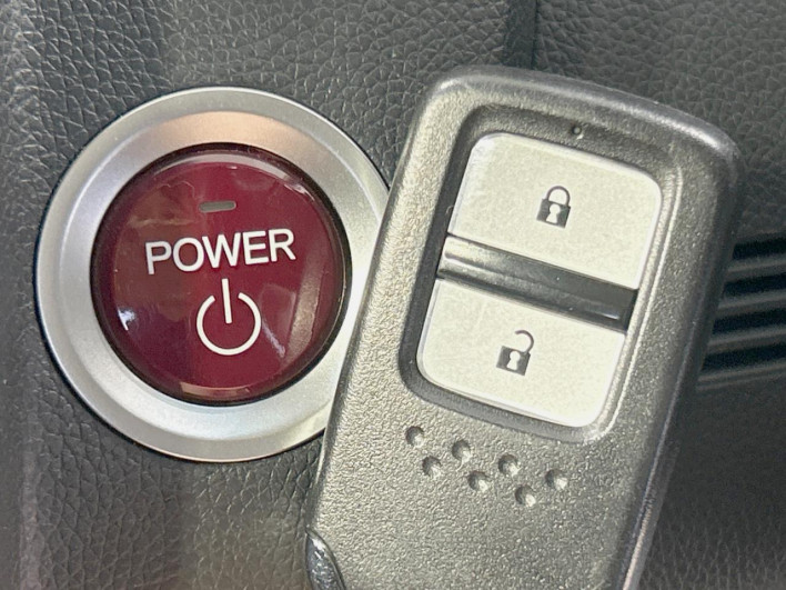 2014 Honda Fit Hybrid DAA-GP5 (UW-6a0d25d4cf56b)[29]