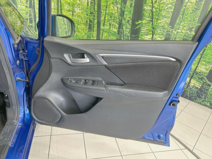 2014 Honda Fit Hybrid DAA-GP5 (UW-6a0d25d4cf56b)[25]