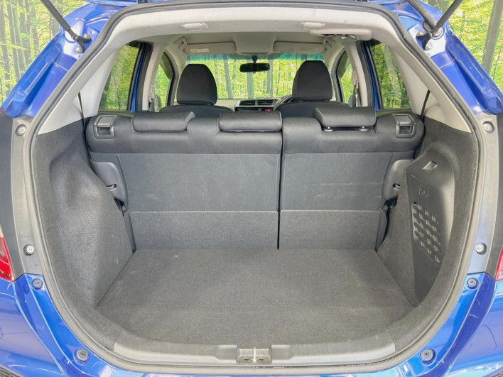2014 Honda Fit Hybrid DAA-GP5 (UW-6a0d25d4cf56b)[14]