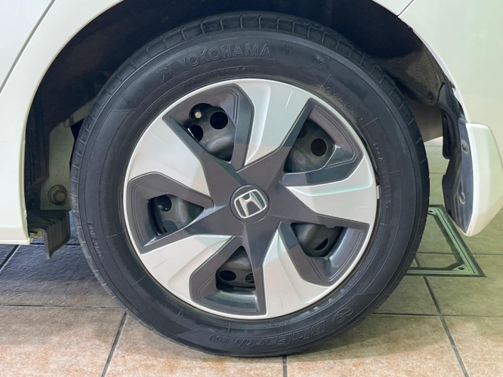 2017 Honda Fit Hybrid DAA-GP5 (UW-6a0d25d52f658)[19]