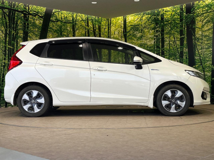 2017 Honda Fit Hybrid DAA-GP5 (UW-6a0d25d52f658)[8]