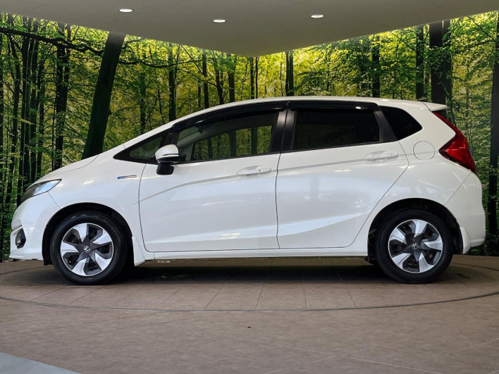 2017 Honda Fit Hybrid DAA-GP5 (UW-6a0d25d52f658)[12]