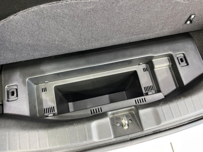 2015 Honda Fit Hybrid DAA-GP5 (UW-6a0d25d562e86)[24]