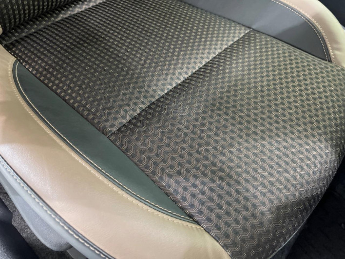 2017 Nissan Note DAA-HE12 (UW-6a0d25eb03238)[12]
