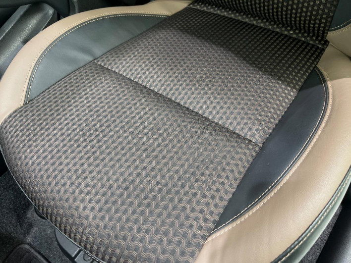 2017 Nissan Note DAA-HE12 (UW-6a0d25eb03238)[4]