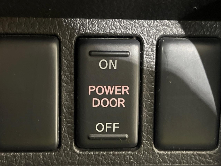 2013 Nissan Serena DAA-HFC26 (UW-6a0d25f259ced)[26]