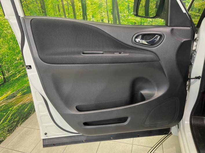 2013 Nissan Serena DAA-HFC26 (UW-6a0d25f259ced)[5]