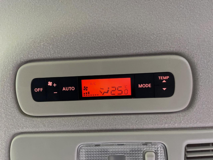 2013 Nissan Serena DAA-HFC26 (UW-6a0d25f259ced)[19]