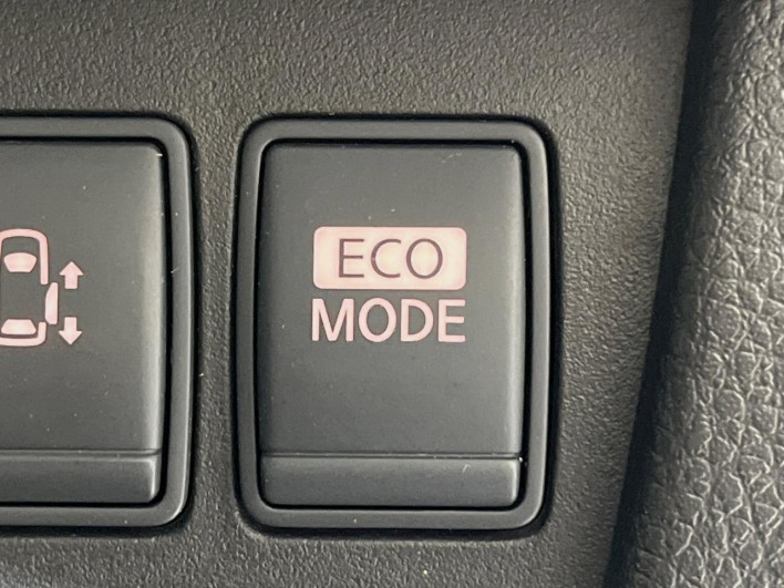2013 Nissan Serena DAA-HFC26 (UW-6a0d25f259ced)[25]