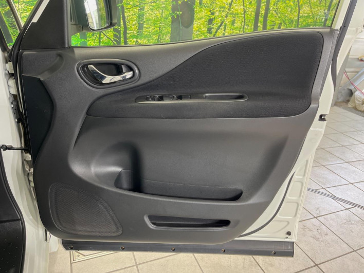 2013 Nissan Serena DAA-HFC26 (UW-6a0d25f259ced)[11]