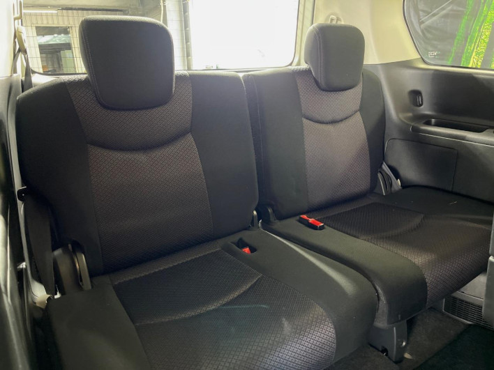 2013 Nissan Serena DAA-HFC26 (UW-6a0d25f259ced)[16]