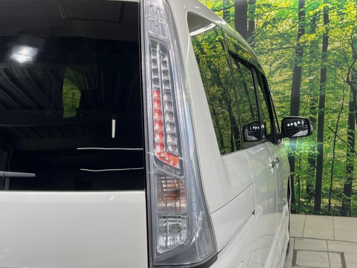 2013 Nissan Serena DAA-HFC26 (UW-6a0d25f259ced)[12]