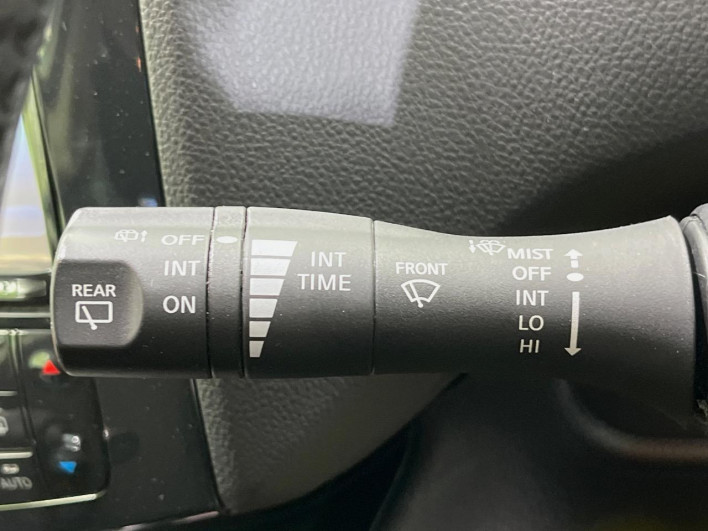 2013 Nissan Serena DAA-HFC26 (UW-6a0d25f259ced)[29]