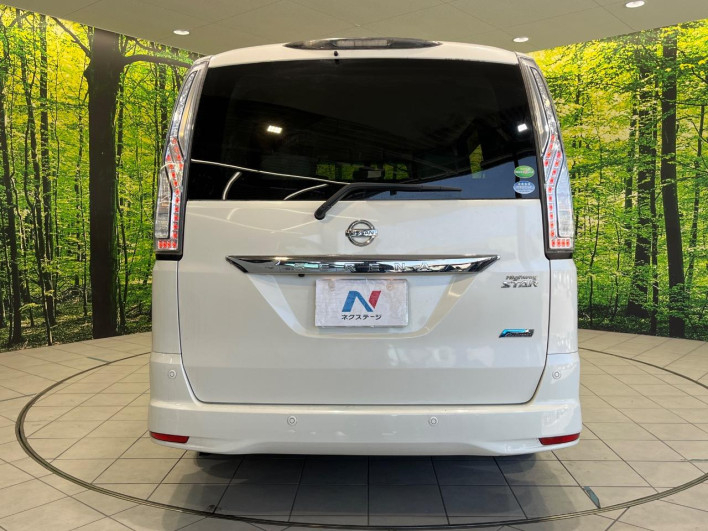 2015 Nissan Serena DAA-HFC26 (UW-6a0d25f5601e3)[28]