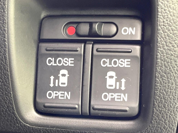2017 Honda N-BOX CUSTOM DBA-JF1 (UW-6a0d261124d55)[16]