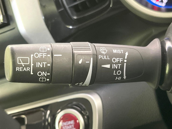 2017 Honda N-BOX CUSTOM DBA-JF1 (UW-6a0d261124d55)[29]