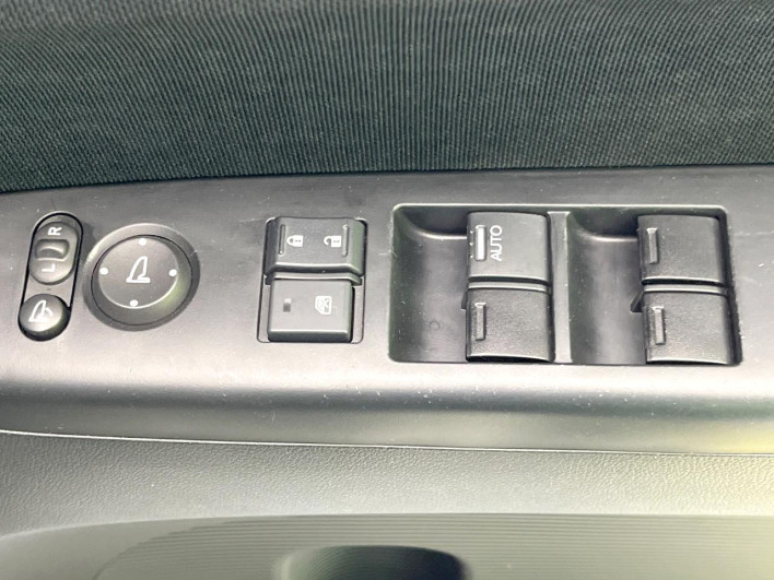 2017 Honda N-BOX CUSTOM DBA-JF1 (UW-6a0d261124d55)[13]