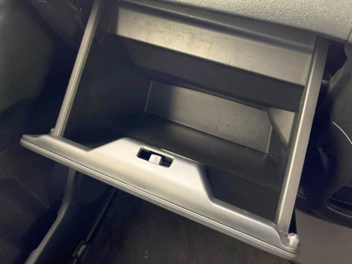 2017 Honda N-BOX CUSTOM DBA-JF1 (UW-6a0d261124d55)[24]