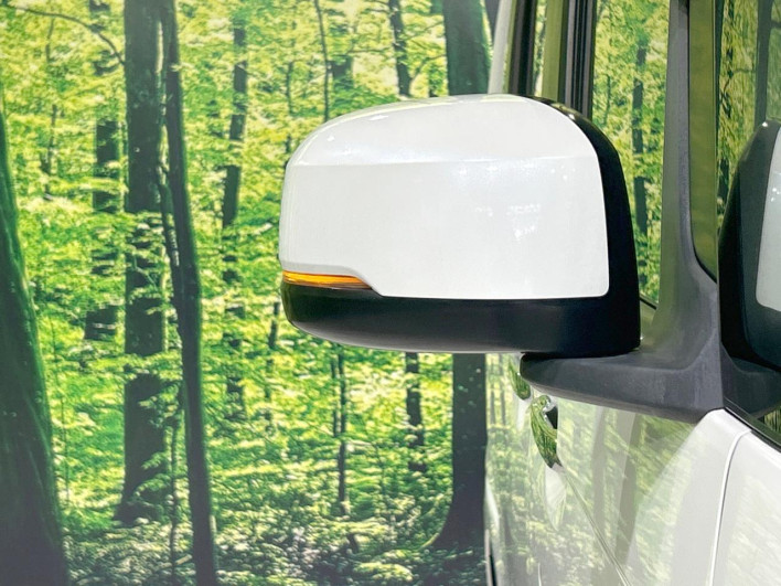 2018 Honda N-BOX CUSTOM DBA-JF3 (UW-6a0d2615d6322)[17]
