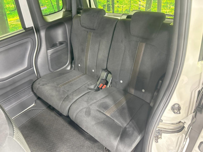 2018 Honda N-BOX CUSTOM DBA-JF3 (UW-6a0d2615d6322)[21]