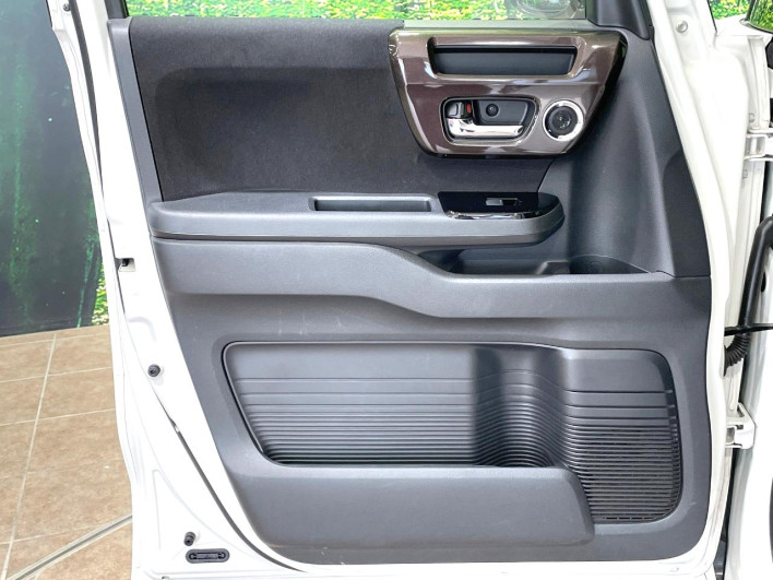 2018 Honda N-BOX CUSTOM DBA-JF3 (UW-6a0d261764f6e)[24]