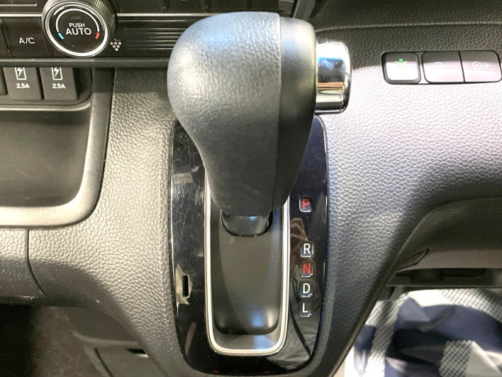 2018 Honda N-BOX CUSTOM DBA-JF3 (UW-6a0d261764f6e)[16]