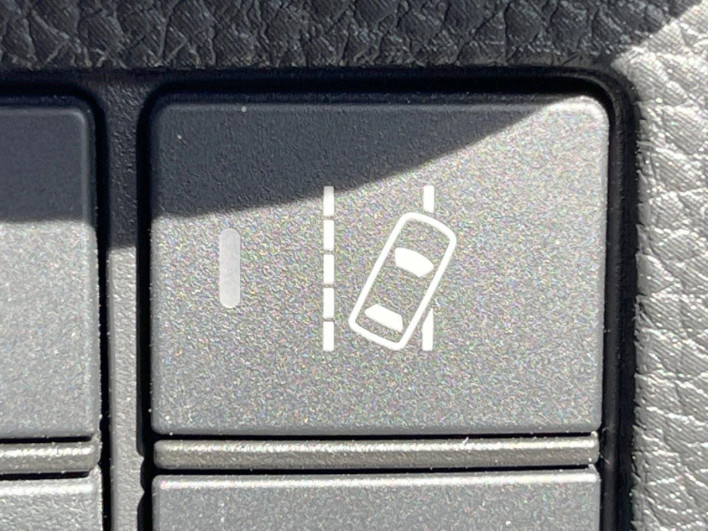 2018 Honda N-BOX CUSTOM DBA-JF3 (UW-6a0d2617e0727)[29]