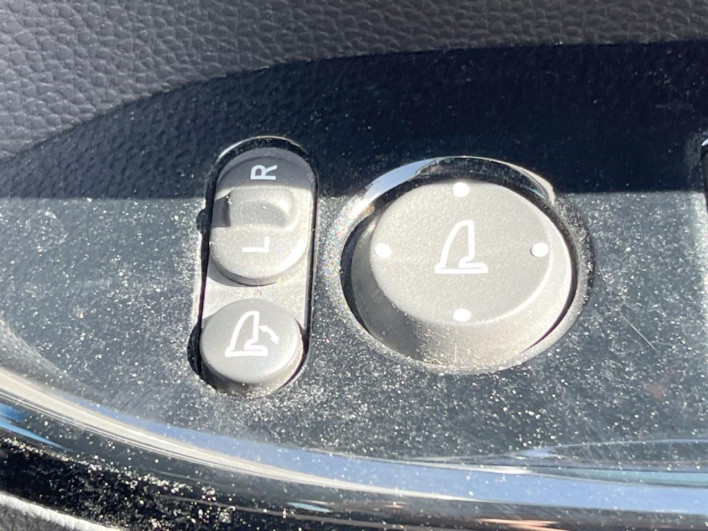 2018 Honda N-BOX CUSTOM DBA-JF3 (UW-6a0d2617e0727)[26]