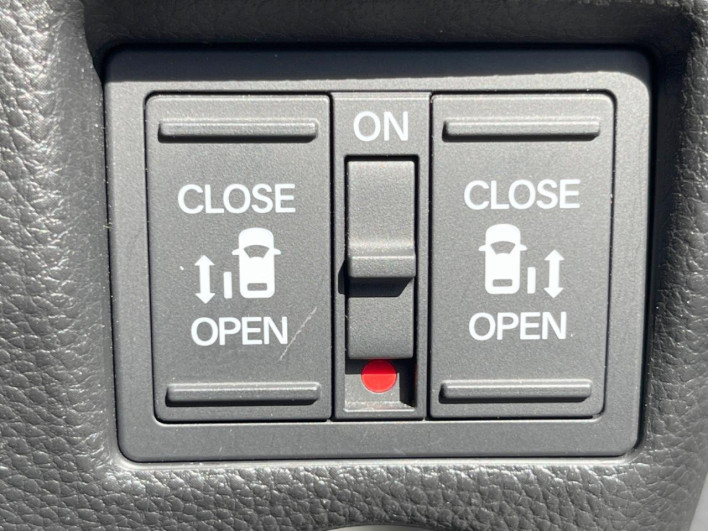 2018 Honda N-BOX CUSTOM DBA-JF3 (UW-6a0d2617e0727)[27]