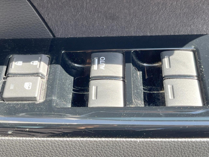 2018 Honda N-BOX CUSTOM DBA-JF3 (UW-6a0d2617e0727)[25]