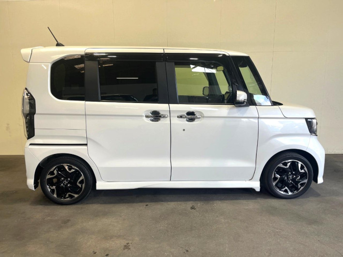 2019 Honda N-BOX CUSTOM DBA-JF3 (UW-6a0d261c1b225)[16]